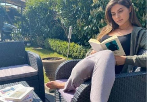 Elnaaz Norouzi takes online acting course from New York Film Academy
